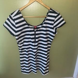 Guess Striped Shirt Womens sz Large White Black Short Sleeve T-Shirt